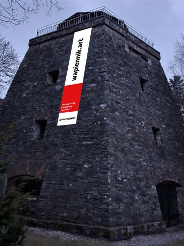 Hochfahne auf einem historische Gebaude