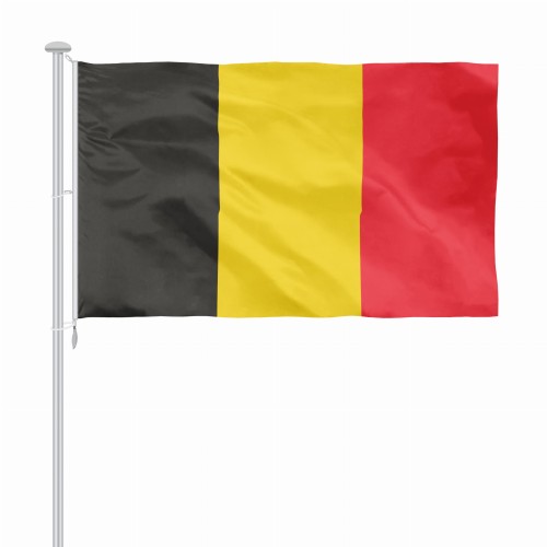 Belgische Staatsflagge am Fahnenmast.jpg