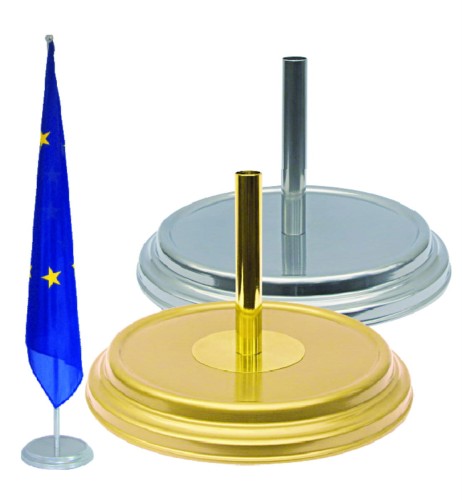 zwei Flaggenfüße gold und silber mit stehende flagge