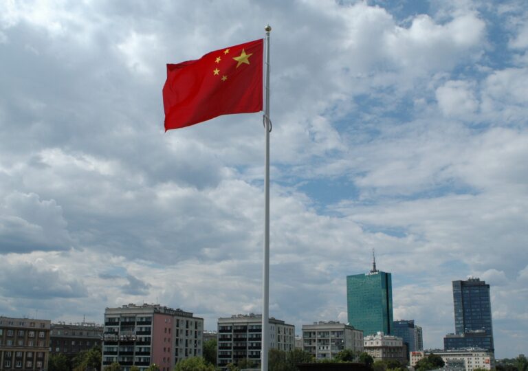 Fahnenmast auf dem Dach China Botschaft